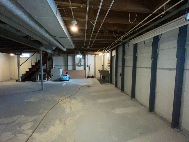 Building Photo - Villard Ave - 8129-31 W