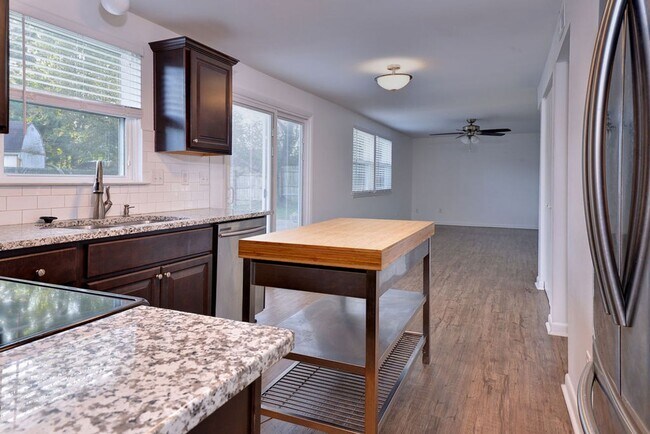 Building Photo - 812 Stony Dr