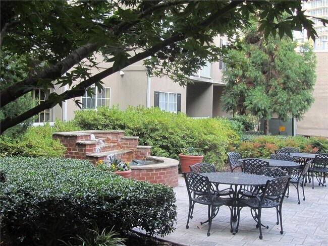 Building Photo - 1075 Peachtree Walk NE
