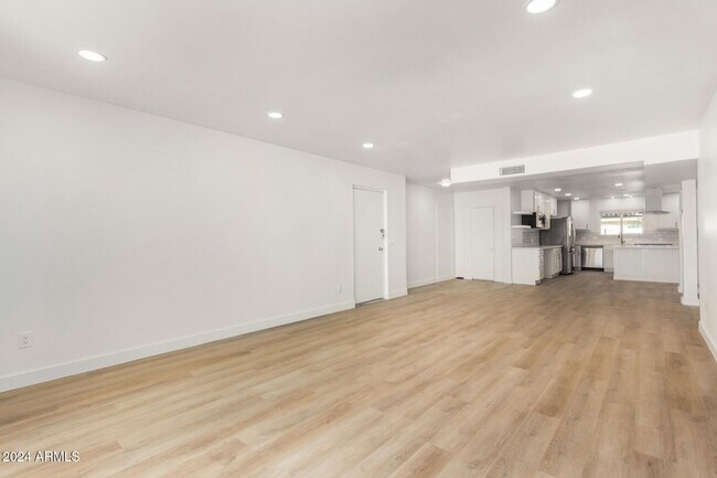 Building Photo - 936 W Rio Salado Pkwy