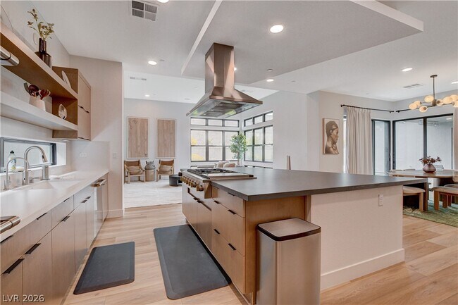 Building Photo - 779 Willits St