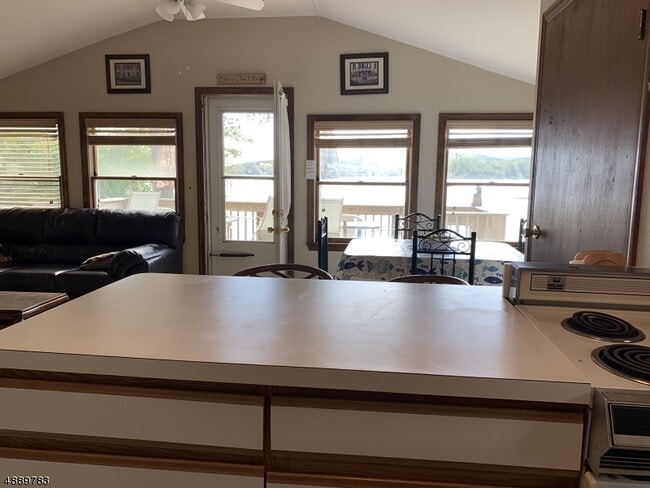 Building Photo - 703 N Lake Shore Dr