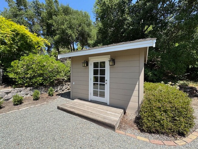 Building Photo - Beautiful updated single level Lafayette h...