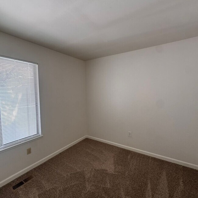 Building Photo - 1255 Searchlite Ct