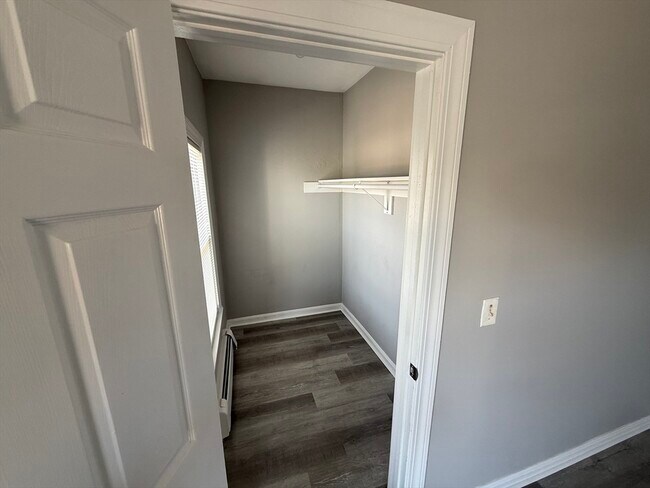 Building Photo - 142 Belmont St