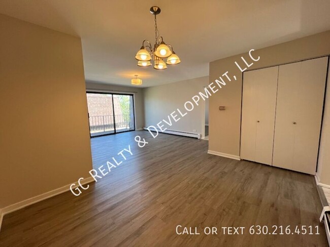 Building Photo - ***RECENTLY UPDATED NORTHBROOK CONDO / 2 B...