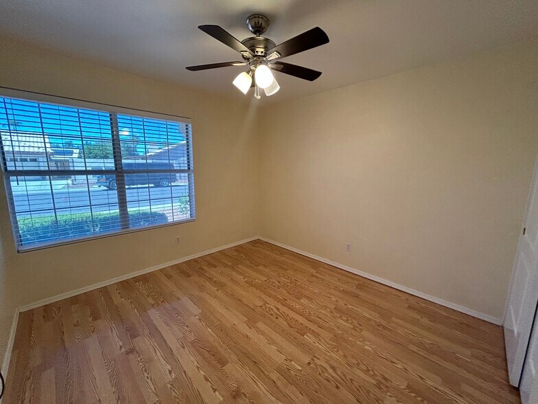 Building Photo - 7709 W Wahalla Ln