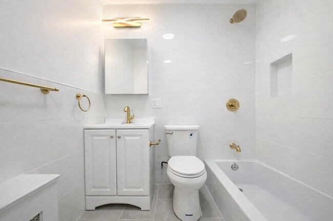 Building Photo - 2-17 Burns St