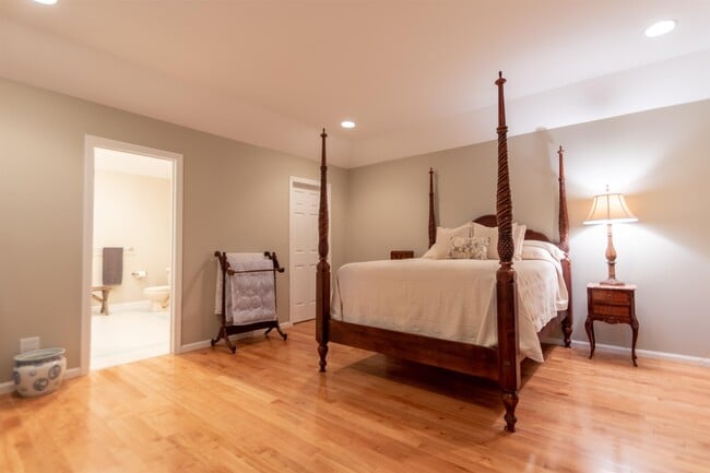 Building Photo - 12 Morningstar Dr