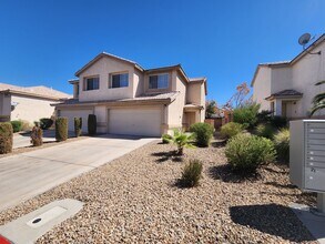 Building Photo - HENDERSON: 3 bed/2.5 bath Townhome with Spacious Kitchen, Private Backyard, Large Primary Suite &...