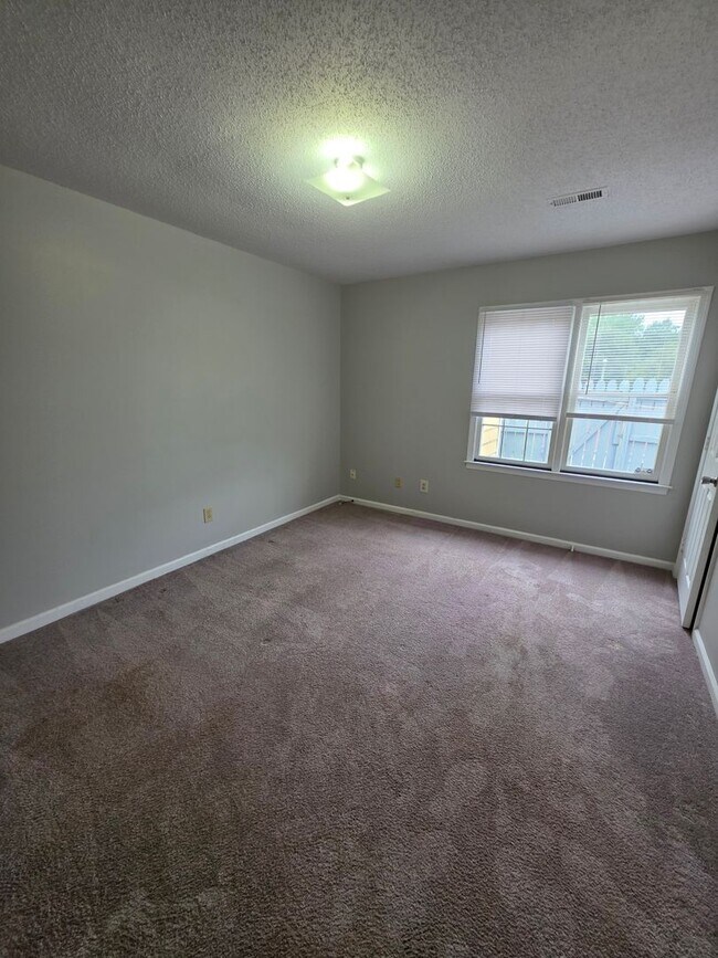 Building Photo - 1431 Bailey Cir