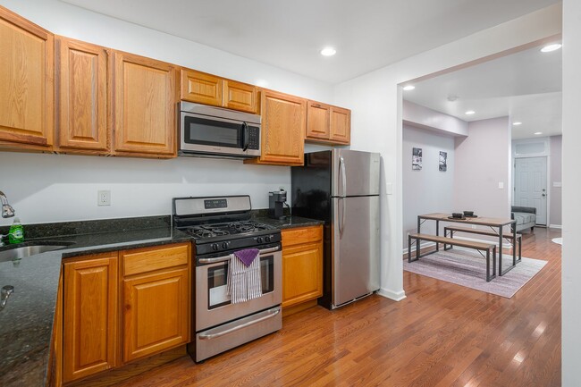 Primary Photo - Beautiful 2 Bedroom in Baltimore, Fully Fu...