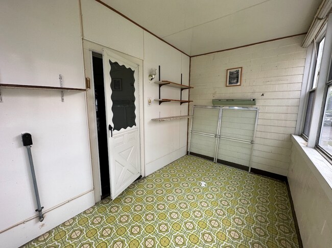 Building Photo - 9 Roberts Rd