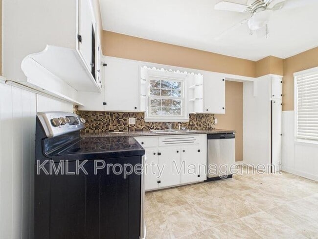 Building Photo - 871 Kennebec Ave