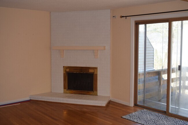 Building Photo - 11 Hilltop Ln