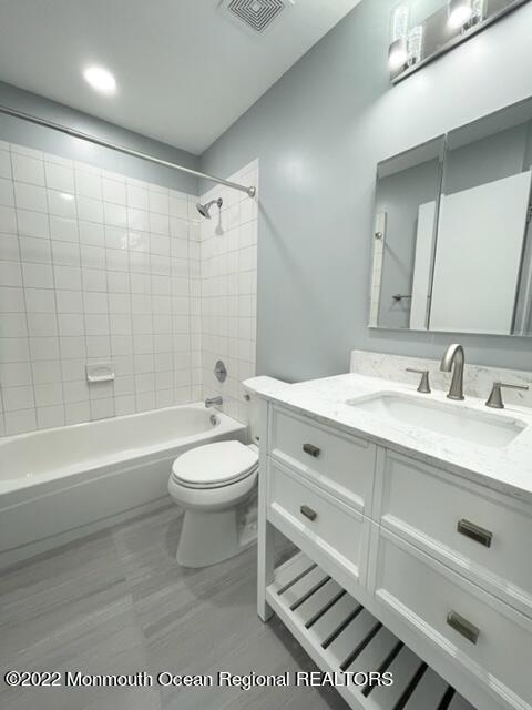Building Photo - 331 Oak Knoll Dr