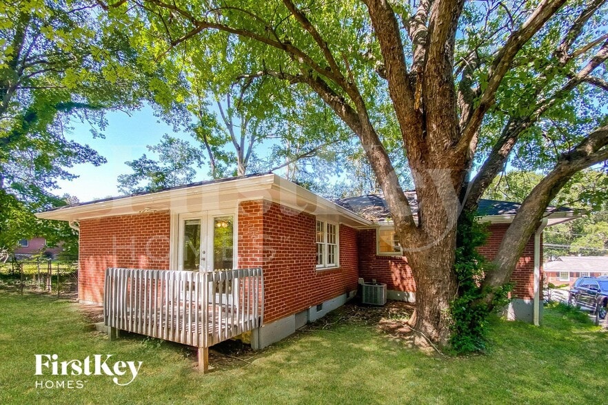 Building Photo - 873 White Oak Dr