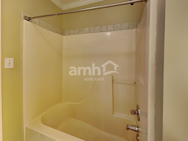 Building Photo - 6217 Highland Brook Dr