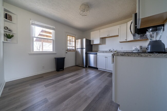 Building Photo - Fully furnished, 2BR Duplex near major healthcare employment centers, colleges, universities, and...