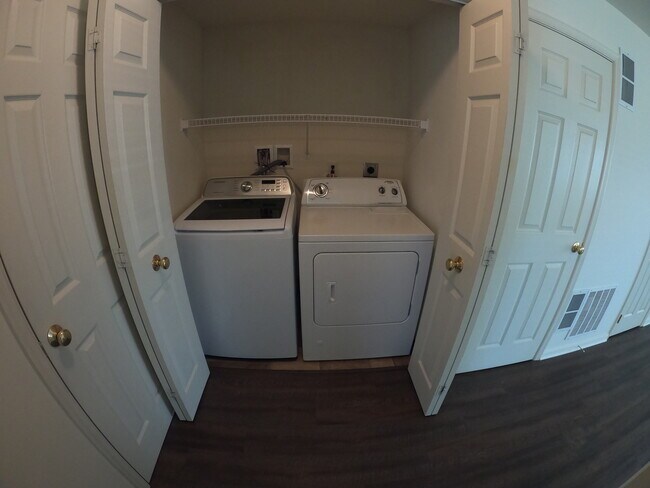 Building Photo - 2121 Quail Hollow Dr
