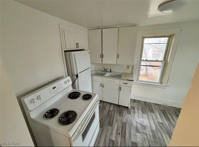 Building Photo - 958 E Wilbeth Rd