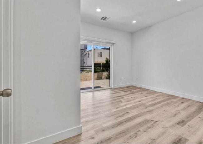 Building Photo - 4647 W 18th St
