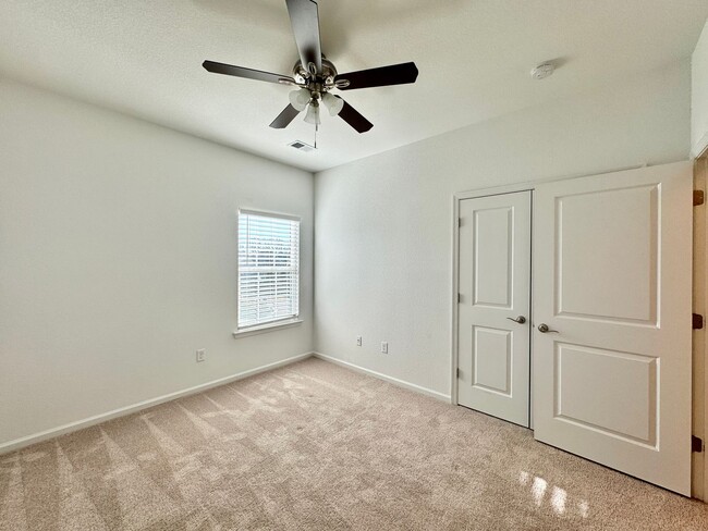 Building Photo - 3 Bedroom Townhome in Spence Crossing! Water/Sewer/Trash/Landscaping INCLUDED! - Attached Garage ...