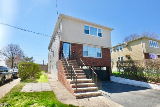 Building Photo - 25 Sanford Ave