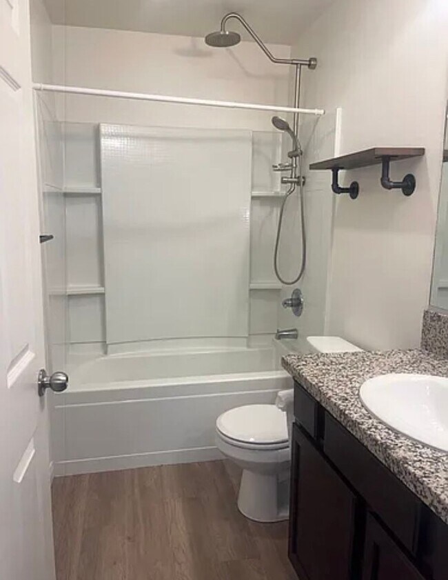 Building Photo - New 3 bedrooms 2 bath home move in ready