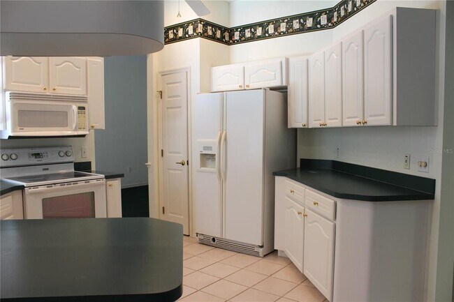 Building Photo - 2228 Lake Holloway Blvd