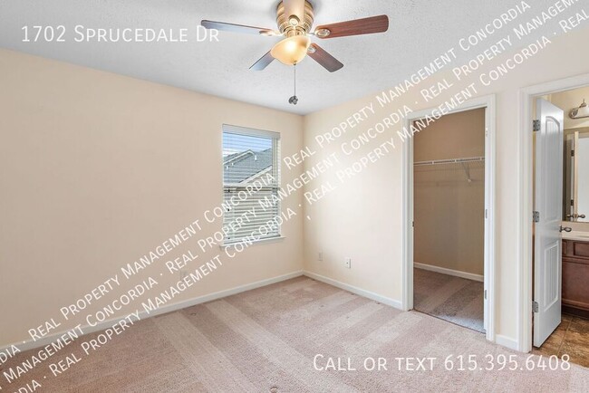 Building Photo - Spacious 2-Bedroom Townhome with Storage &...