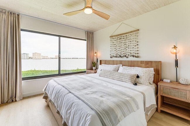 Building Photo - 6218 Palma Del Mar Blvd S