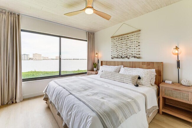 Building Photo - 6218 Palma Del Mar Blvd S