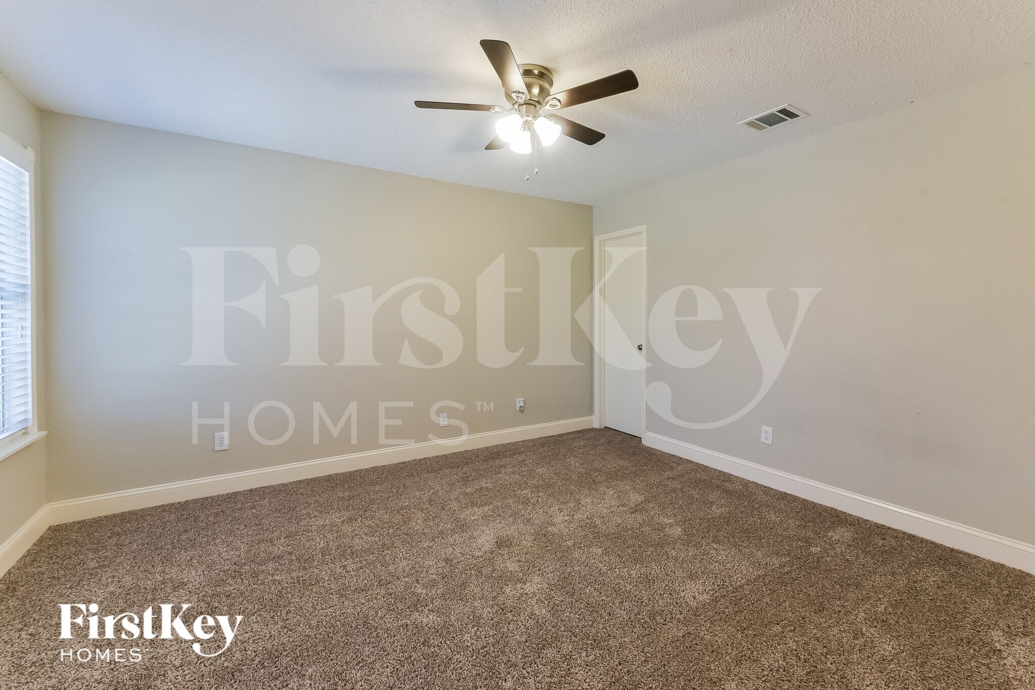 Building Photo - 636 Chickadee Dr