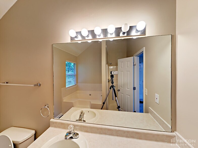 Building Photo - 831 Asbury Trail