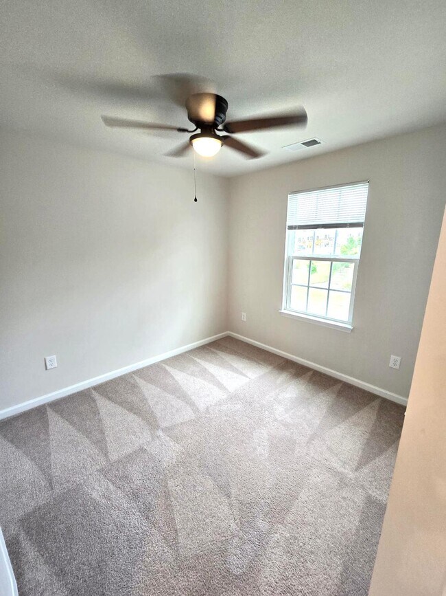 Building Photo - 1118 Helms St