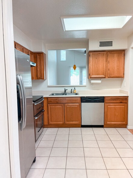 View of living/dining area looking through kitchen - 1915 N Scovel St