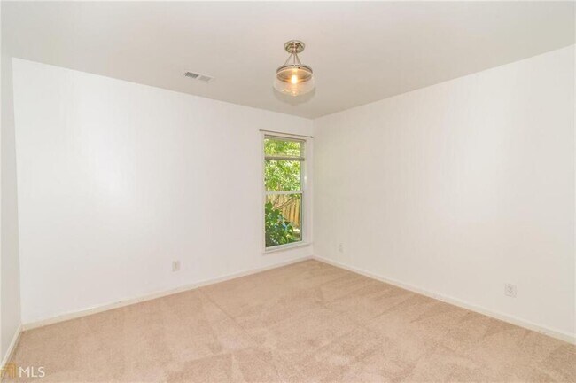 Building Photo - 330 Broken Lance Pl