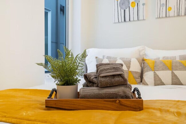 Building Photo - 1835 14th Ave