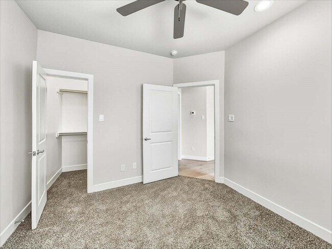 Building Photo - 10534 Executive Lake Dr