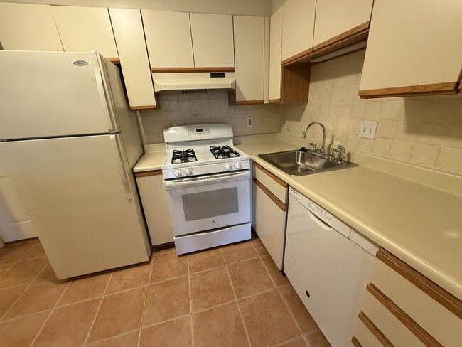 Building Photo - 383 Huse Rd