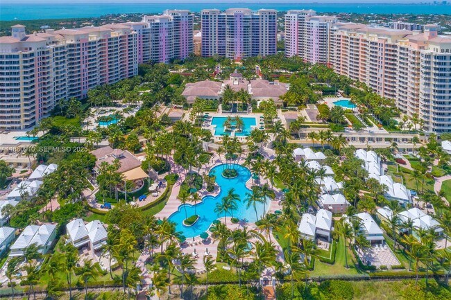 Building Photo - 785 Crandon Blvd