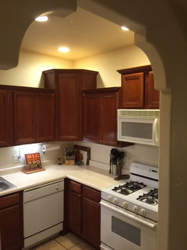 Building Photo - wonderful 3 bedroom townhome with a great location!