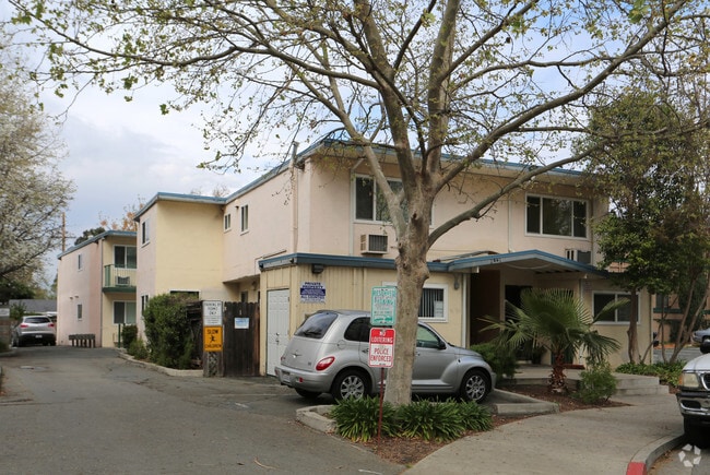 Primary Photo - Riley Court Apartments