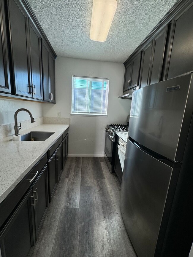 Building Photo - 212 D St