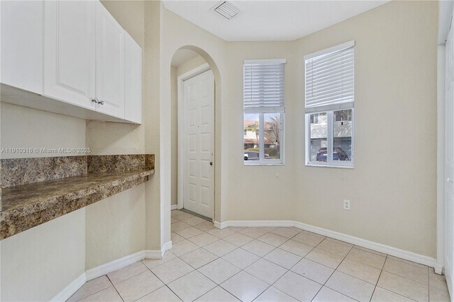 Building Photo - 3717 Sonoma Dr