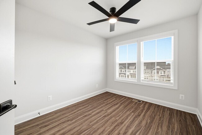 Building Photo - 768 Park Ridge Dr