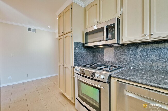 Building Photo - Stylish San Jose Home and Private Yard
