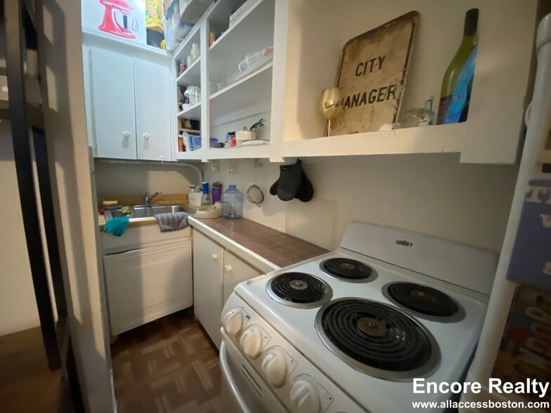 Building Photo - 40 Anderson St