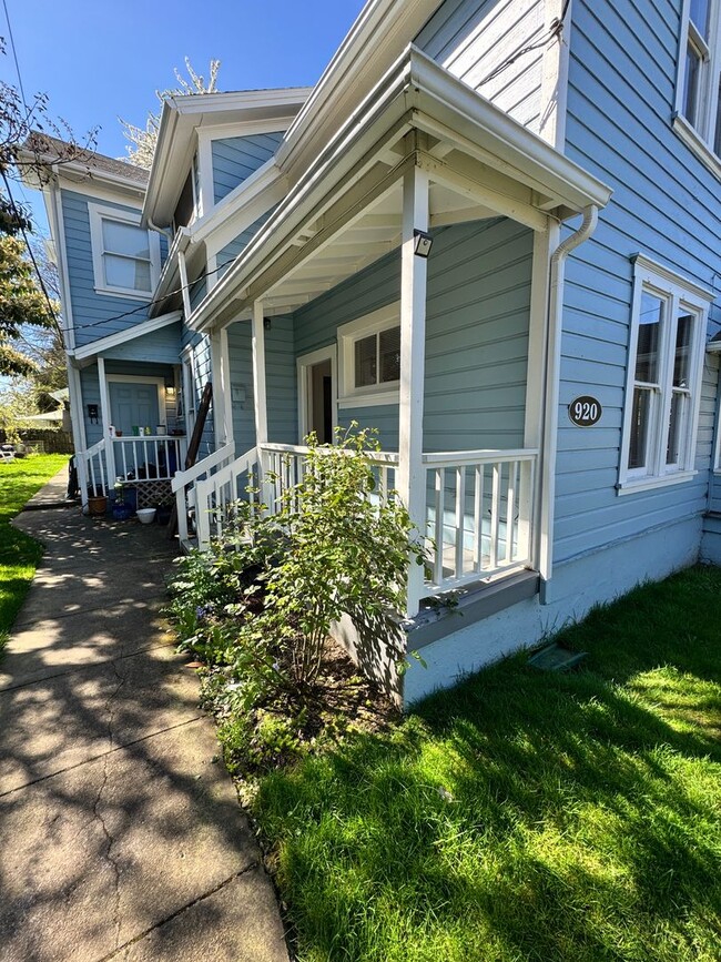 Building Photo - Nehalem Place